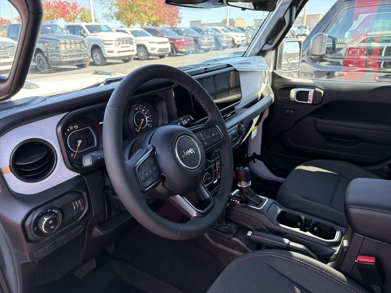 New 2026 Jeep Gladiator Sport S 4x4Image 18