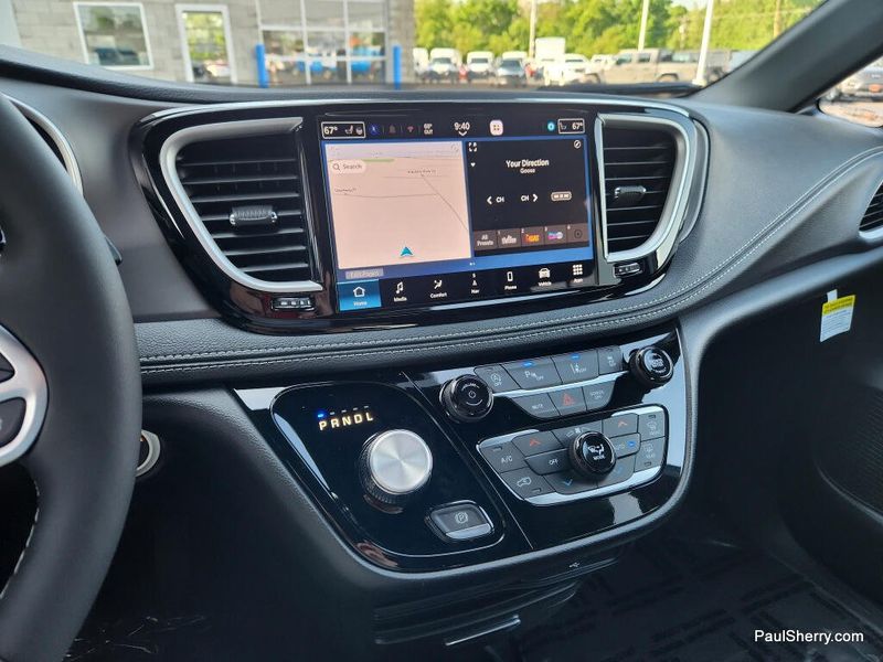 New 2027 Chrysler Pacifica Select