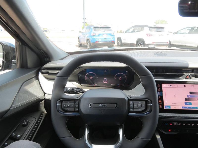 New 2026 Jeep Cherokee Laredo 4x4Image 10