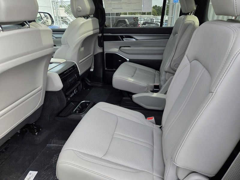 2026 Jeep Grand Wagoneer L Grand Wagoneer L Limited Altitude 4x4