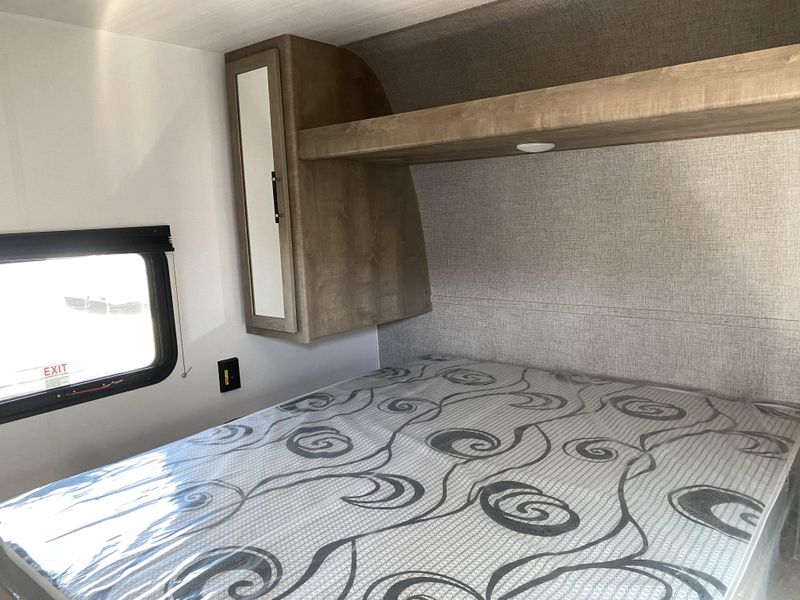 New 2025 SPRINGDALE 240BHCWE Image 18