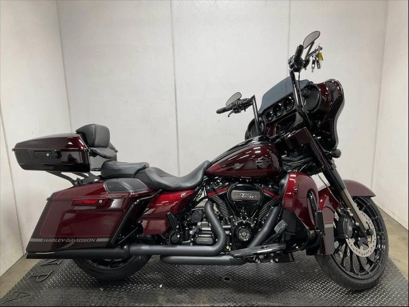 2019 Harley-Davidson Street GlideImage 1