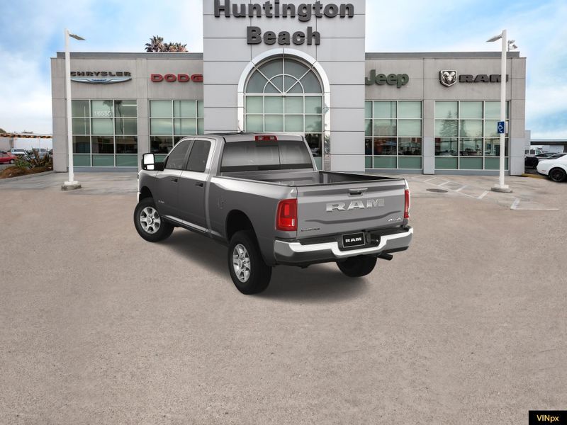 2025 RAM 3500 Big Horn Crew Cab 4x4Image 3