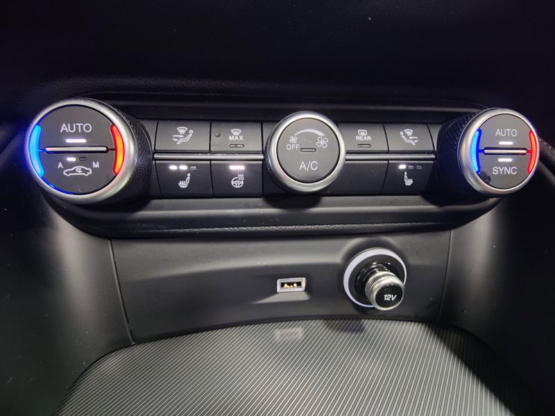 2024 Alfa Romeo Stelvio Ti AWD w/Sunroof/NavImage 24