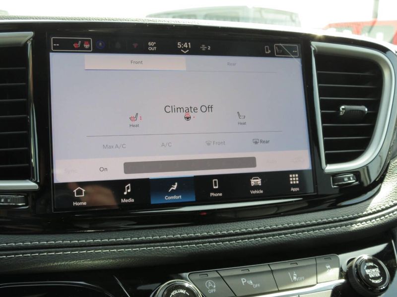 New 2026 Chrysler Voyager LxImage 12