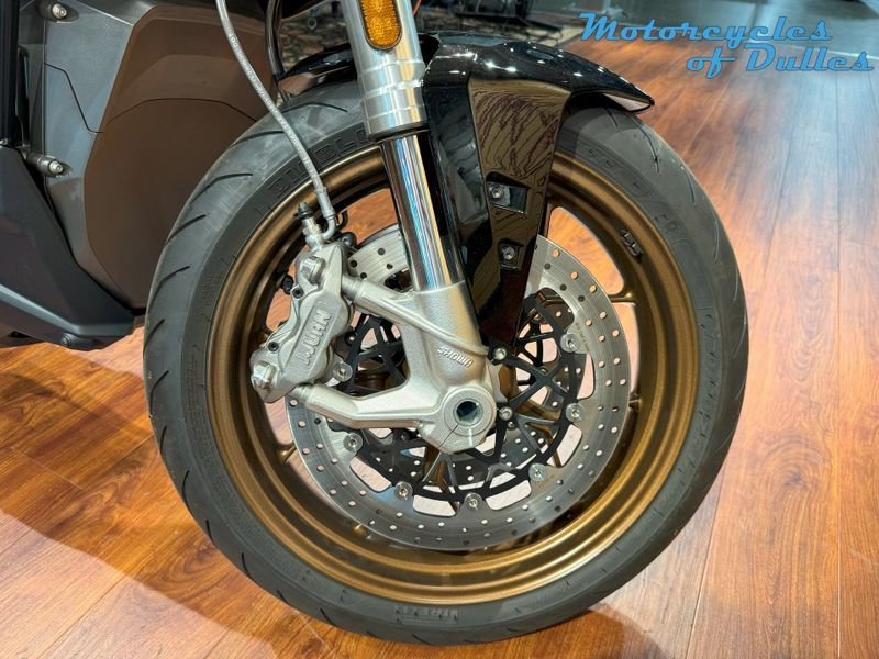 2023 Zero SR/F in a Jet Black - Gold exterior color. Motorcycles of Dulles 571.934.4450 motorcyclesofdulles.com 
