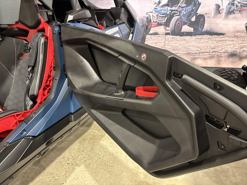 New 2026 Can-Am MAVERICK R MAX X RS WITH SMART-SHOX 999T DCT Image 21