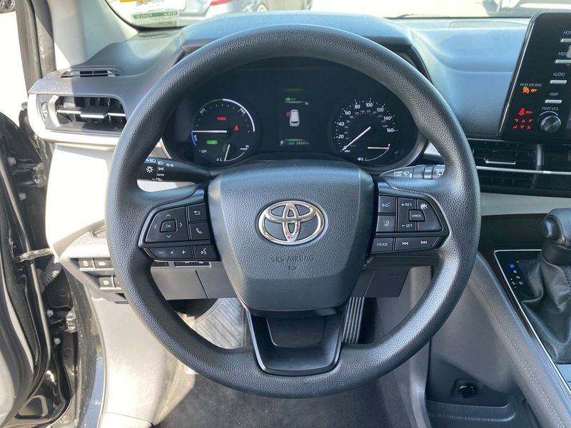 2023 Toyota Sienna LEImage 25