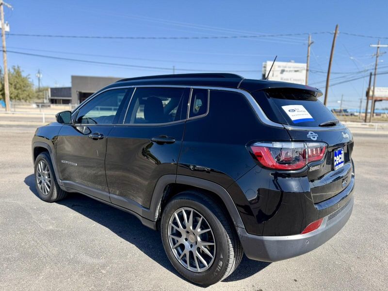 2020 Jeep Compass Latitude photo 3