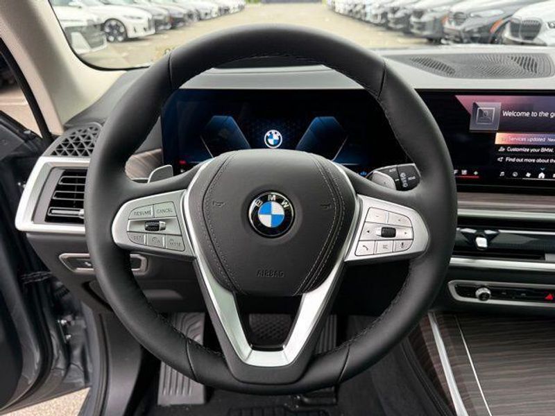 New 2026 BMW X7 xDrive40iImage 21