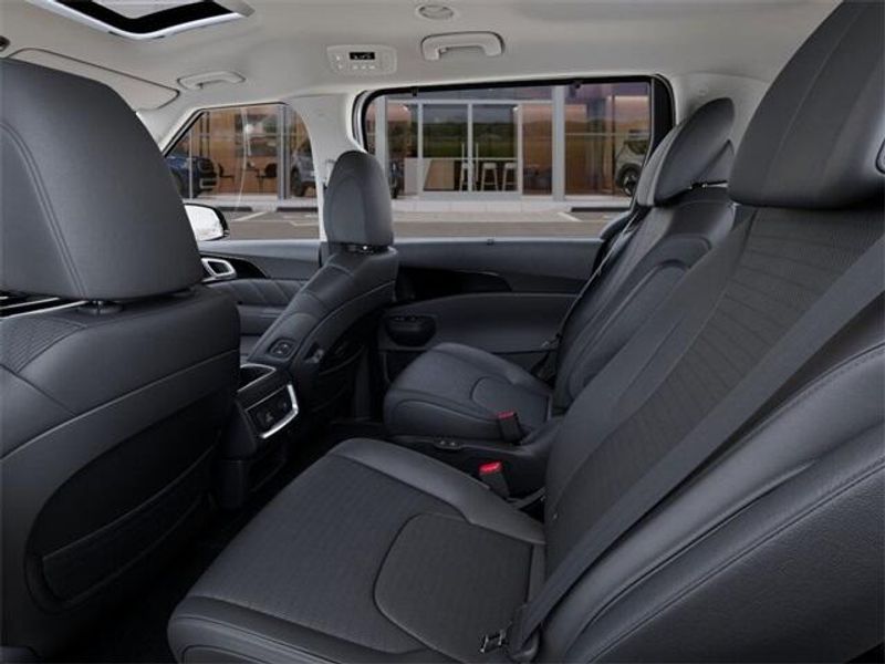 2025 Kia Carnival SX PrestigeImage 18