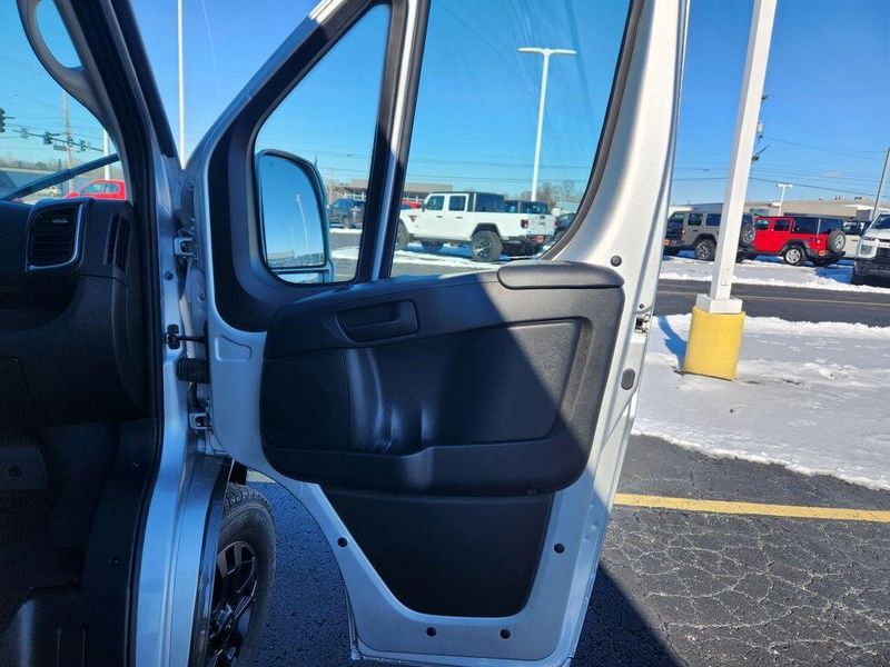 2024 RAM Promaster 2500 Slt+ Window Van High Roof 159