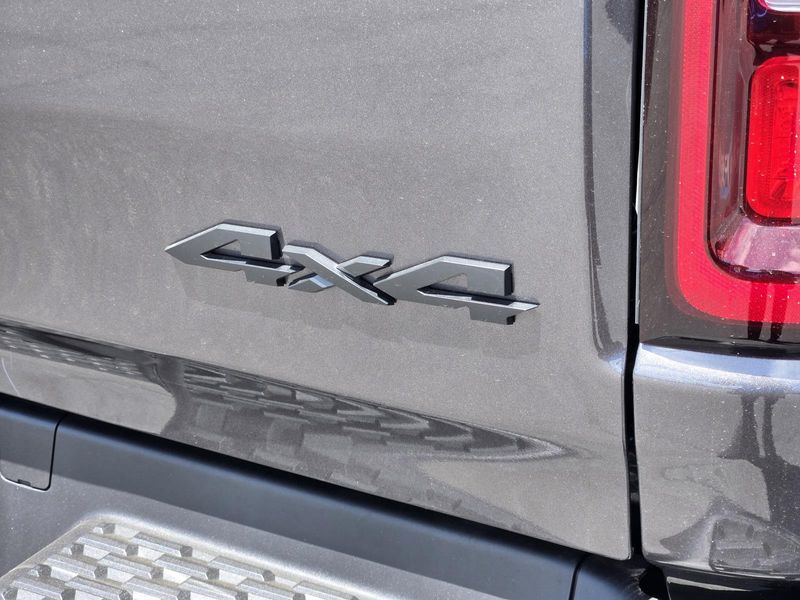 New 2026 RAM 1500 Express Crew Cab 4x4 5'7' Box