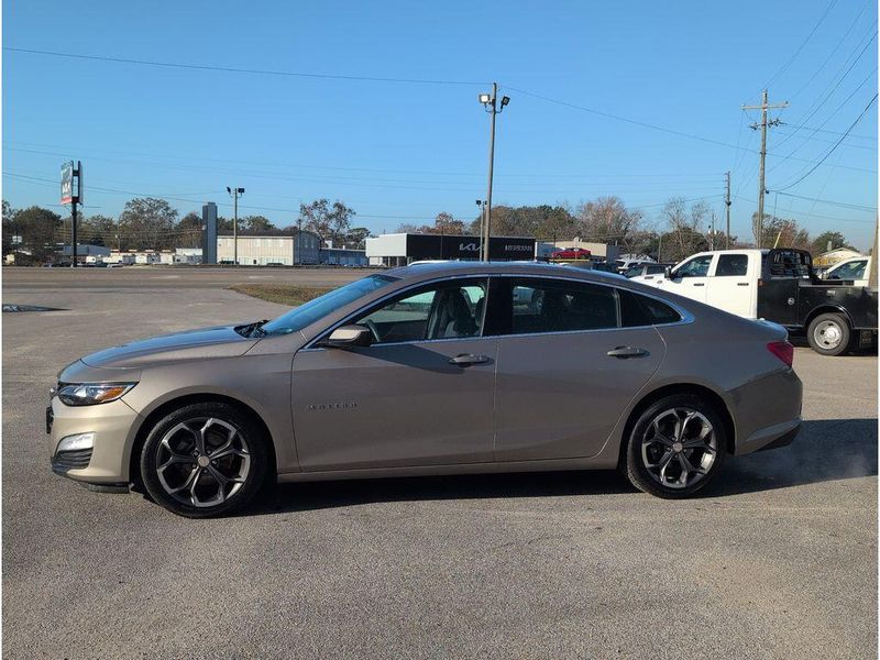 Used 2023 Chevrolet Malibu LTImage 2