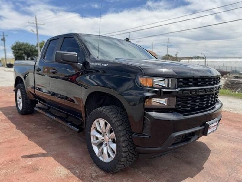 2020 Chevrolet Silverado 1500 CustomImage 3