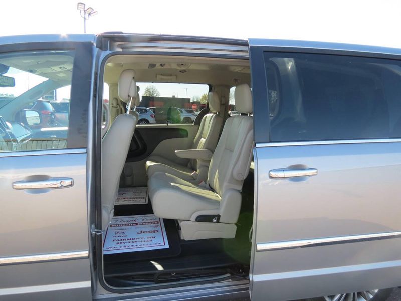 Used 2014 Chrysler Town & Country Touring L 4dr Mini VanImage 36