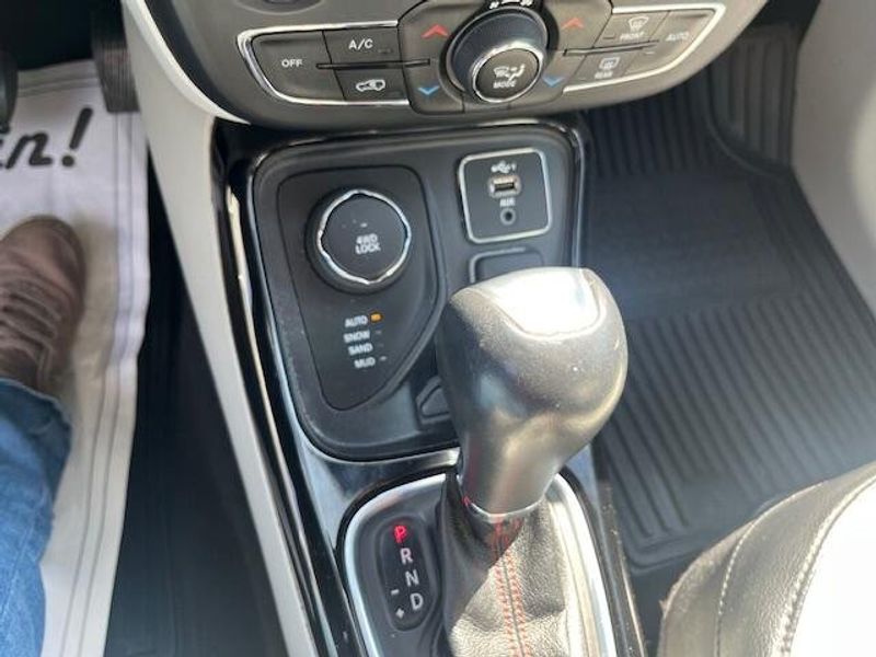 Used 2020 Jeep Compass Image 4