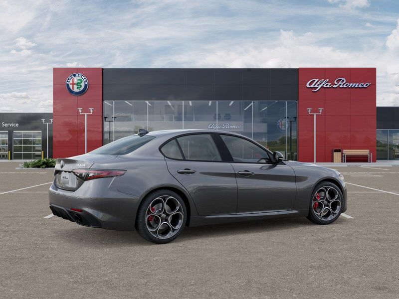 New 2025 Alfa Romeo Giulia AwdImage 28