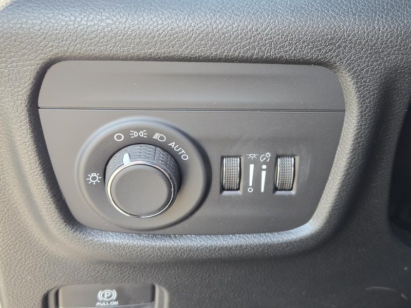 New 2026 Jeep Grand Cherokee Laredo X 4x2