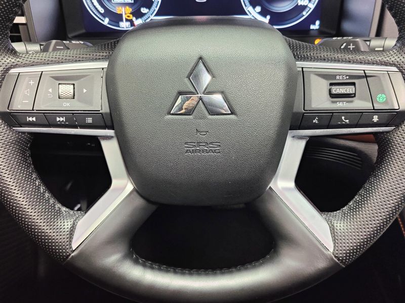 Used 2023 Mitsubishi Outlander PHEV SEL AWD 40th Anniv w/Sunroof/NavImage 36