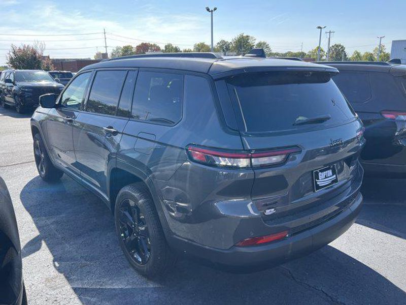 New 2025 Jeep Grand Cherokee L Limited 4x4Image 9