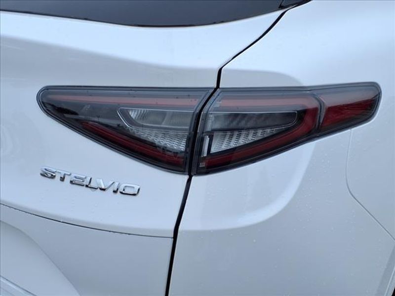 2025 Alfa Romeo Stelvio Image 5