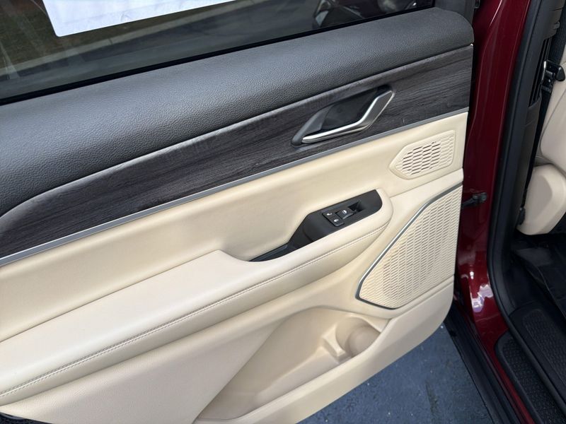 Used 2021 Jeep Grand Cherokee L LimitedImage 16