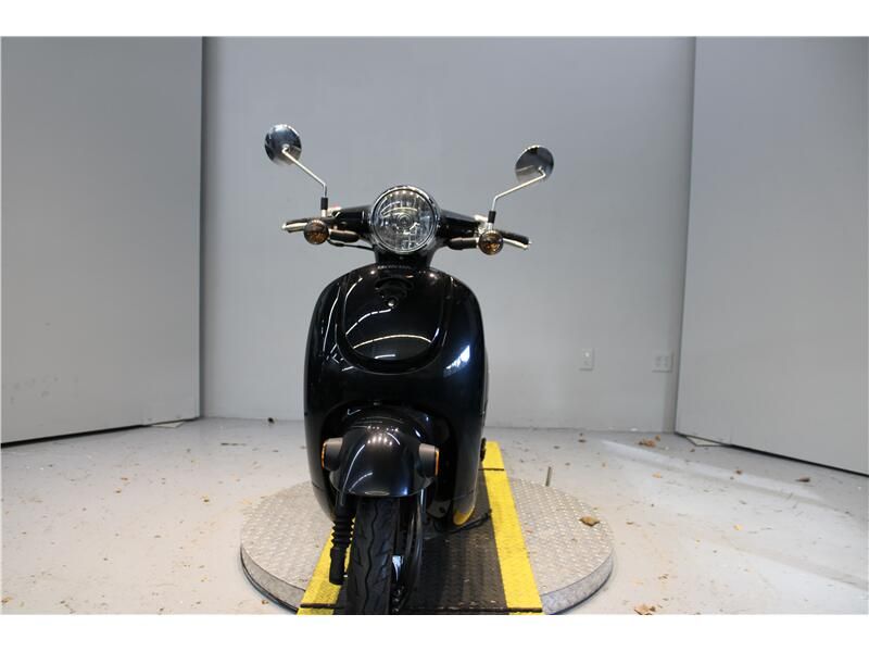 2013 Honda Metropolitan Image 2