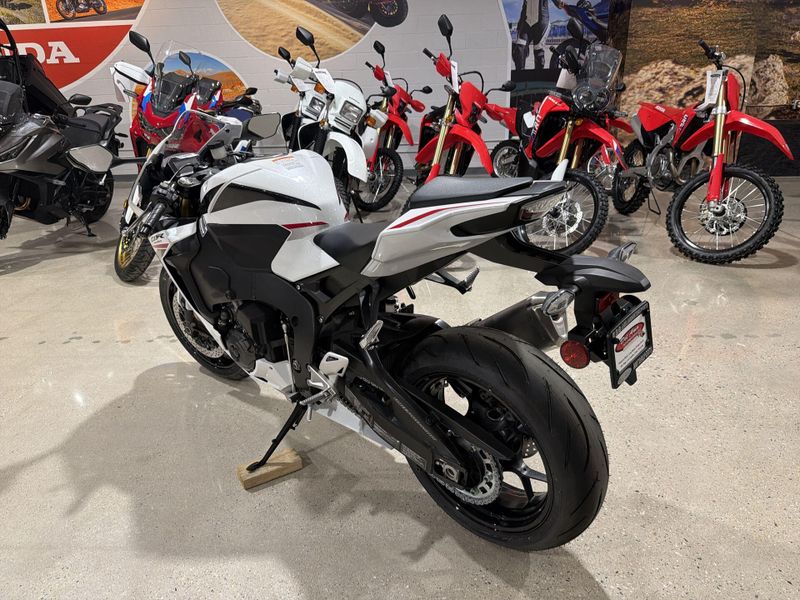 New 2026 Honda CBR1000RR Image 15