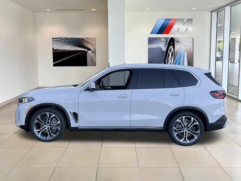 2025 BMW X5 xDrive50eImage 5