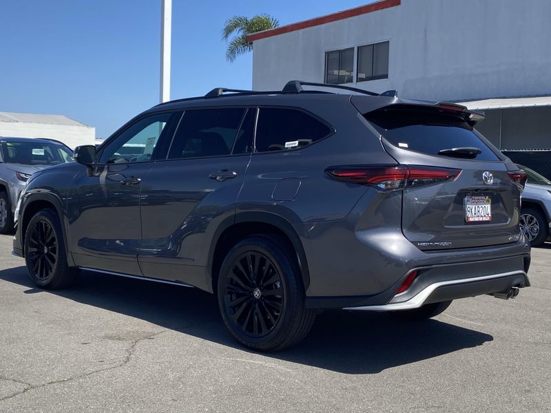 Used 2024 Toyota Highlander XSEImage 5