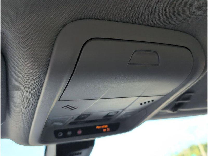 Used 2024 GMC Terrain SLEImage 29