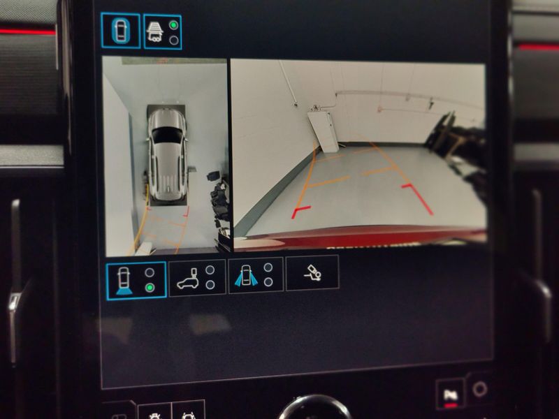 Used 2025 GMC Acadia AWD AT4Image 17
