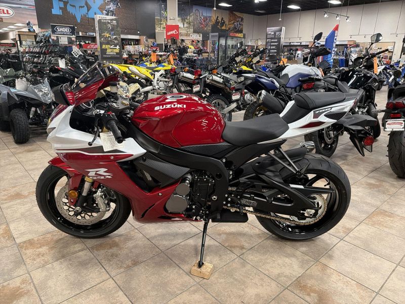New 2027 Suzuki GSX-R750 Image 14