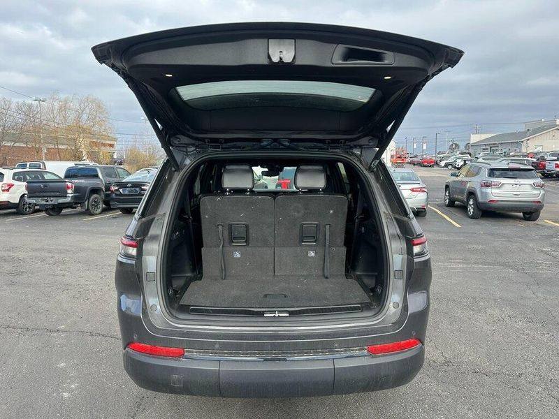 2021 Jeep Grand Cherokee L LaredoImage 16