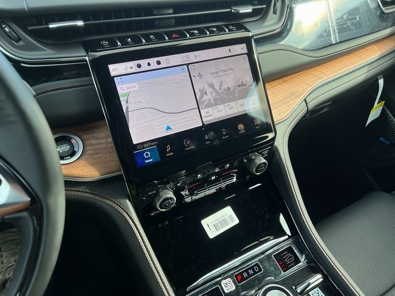 2023 Jeep Grand Cherokee L Summit Reserve 4x4Image 3
