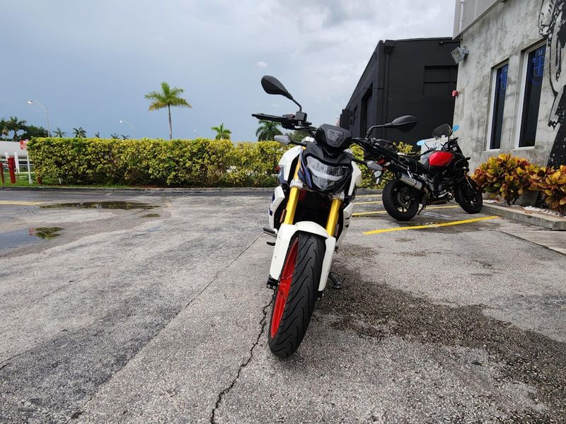 Used 2022 BMW G 310 R Image 2