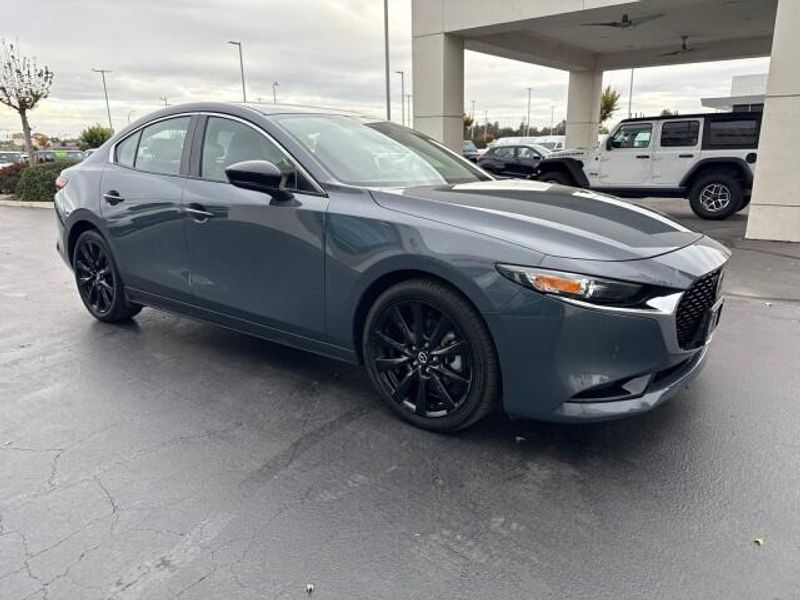 2025 Mazda Mazda3 Sedan 2.5 s Carbon photo 2