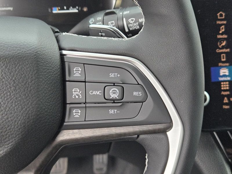 New 2026 Jeep Grand Cherokee L Laredo Altitude 4x4