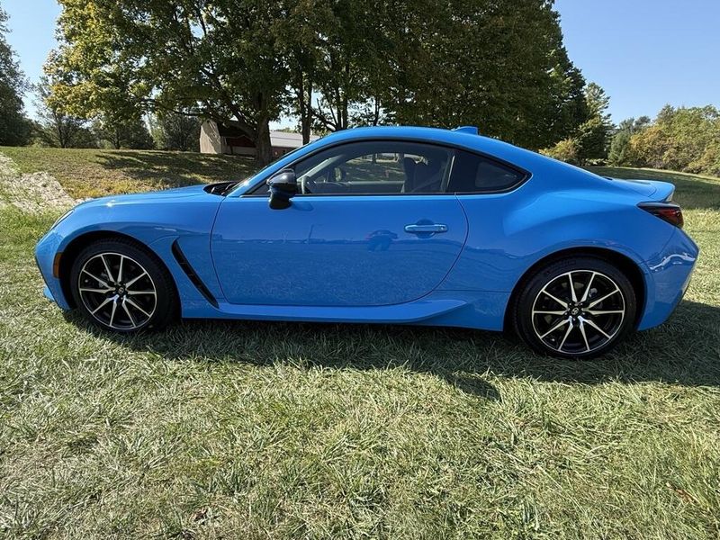 2023 Toyota GR86 Base photo 6