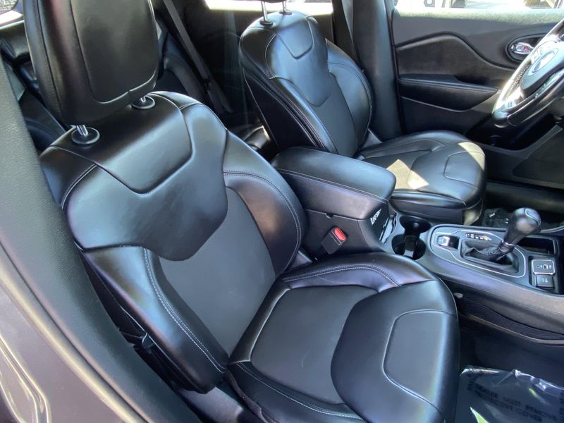 Used 2019 Jeep Cherokee Latitude PlusImage 10
