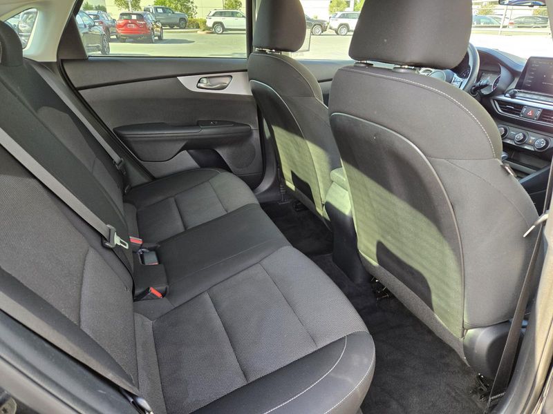 2022 Kia Forte LXS photo 24