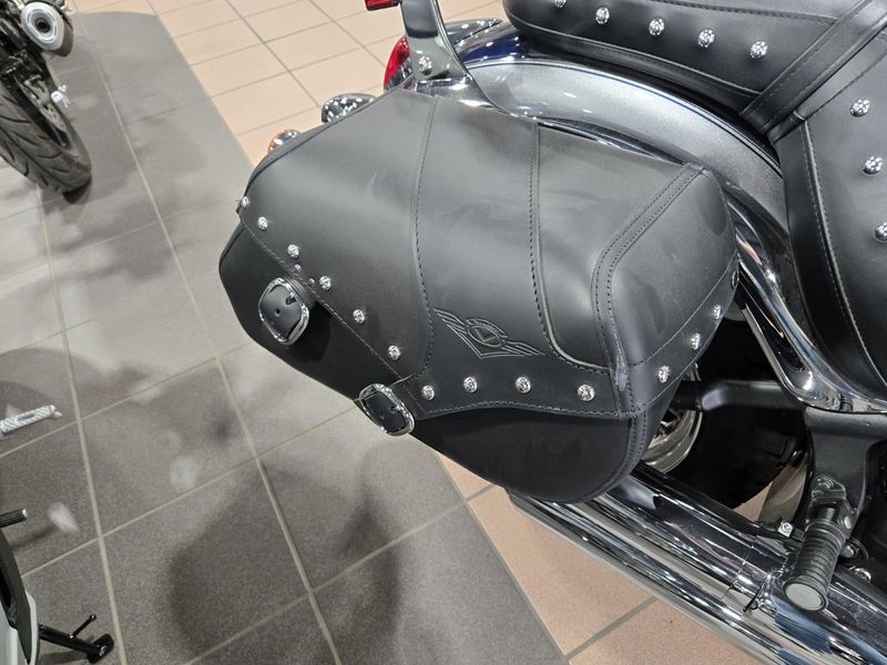 New 2025 Kawasaki VULCAN 900 CLASSIC LT METALLIC GRAPHITE GRAY AND METALLIC CARBON GRAY Image 12