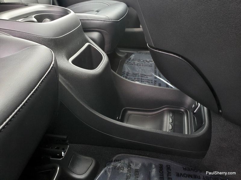 New 2026 Chrysler Pacifica Select