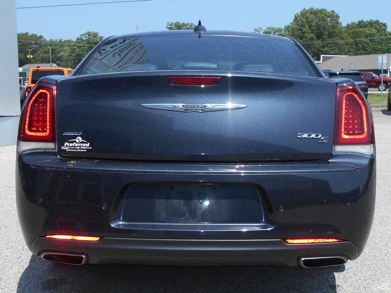 2016 Chrysler 300 SImage 18