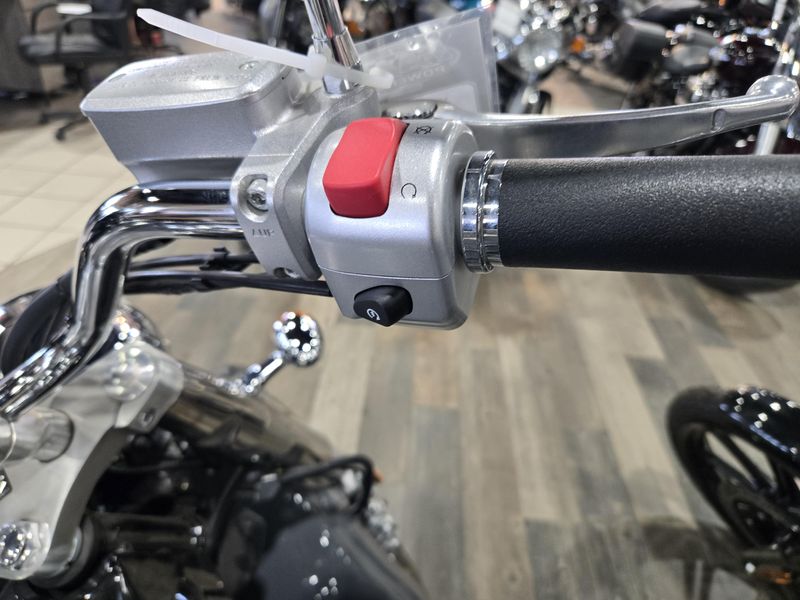 NEW 2025 SUZUKI BOULEVARD C50 Image 14