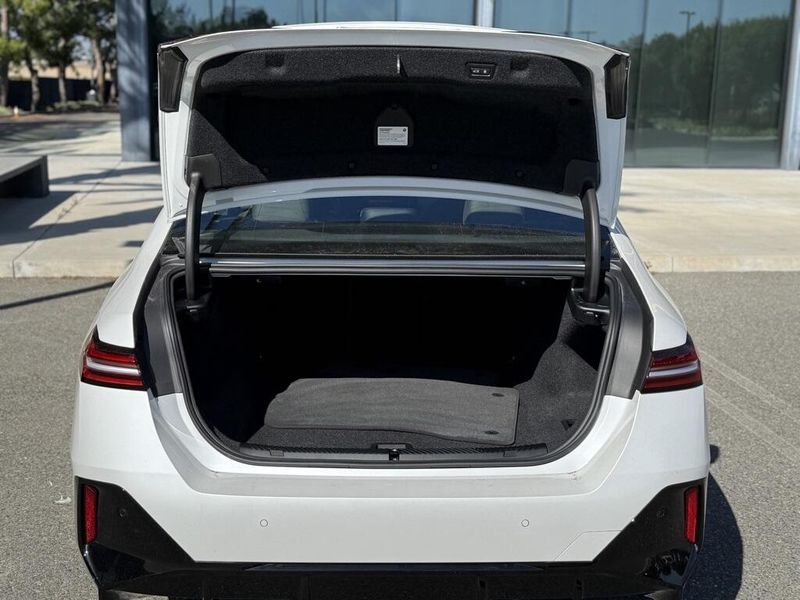 2024 BMW i5 M60Image 15