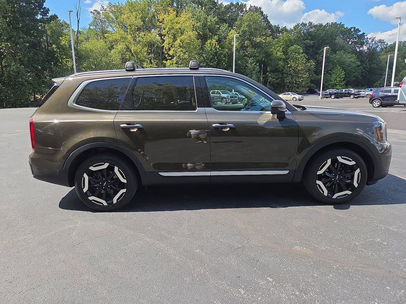 2023 Kia Telluride S photo 2
