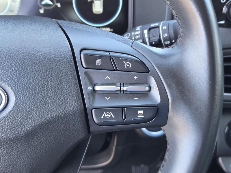 Used 2022 Hyundai Kona Limited DCT FWD