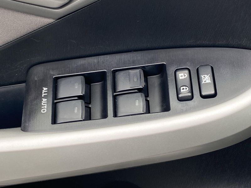 2014 Toyota Prius Plug-In BaseImage 19